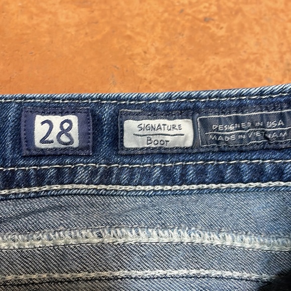 Miss Me Signature Boot Jeans - Picture 9 of 13